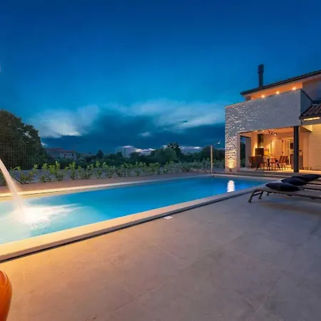 Nevia Villa