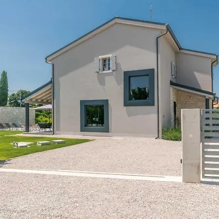 Nevia Villa Sivati